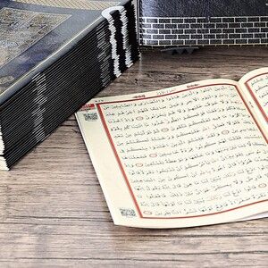 30 Cüz Kur'an-ı Kerim Orta Boy - Özel Çantalı - Kabe Mühürlü (17x24.50 cm)