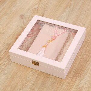  İsme Özel Ahşap Kutulu Seccade Seti-Pembe(24*24*6 cm,1040 gr)