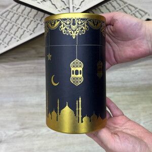  İsme Özel Nakışlı Seccade( 69*115) Silindir Kutulu Seti  İnci 99 lu Tesbih-Siyah