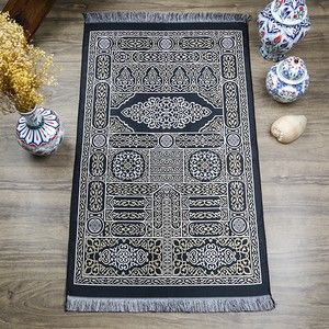  Hediyelik İnce Kabe Kapısı Desenli Seccade 70x117 cm - 250 gr