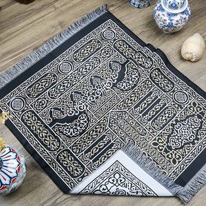  Hediyelik İnce Kabe Kapısı Desenli Seccade 70x117 cm - 250 gr