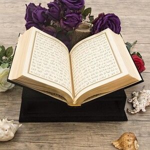Hediyelik Kabe Motifli Rahleli Kadife Kaplı Kur'an-ı Kerim (Orta Boy) Siyah
