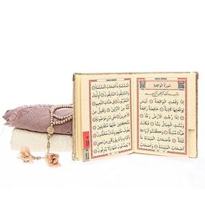  Hediyelik Kadife Kaplı Yasin Kitabı, Seccade, Şal, İnci Tesbih, Asetat Kutulu (26×23) Set-Kahve