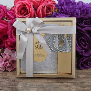 Hediyelik Kadife Kaplı Yasin (Çanta Boy), İnci Tesbih,Gold Asetat Kutulu (20×20) Mevlid Paketi-Gri
