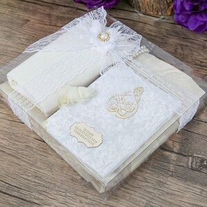  Hediyelik Kadife Yasin Kitabı, Seccade, Şal, İnci Tesbih, Asetat Kutulu (26×23) Set - Krem