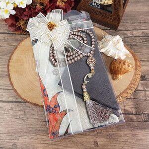  Hediyelik Seccade, Şal, İnci Tesbih, Süslemeli Asetat Kutulu (30×18) Paket