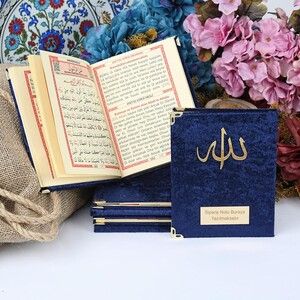  Kadife Kaplı Yasin Kitabı 10 Adet Çanta Boy 12×16, 128 Sayfa Allah Lafızlı, İsim Baskılı-Lacivert