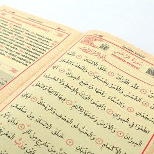  Karton Kapaklı Fihristli Qr Kodlu Sesli Yasin Kitabı 192 Sayfa Rahle Boy (20x28cm)