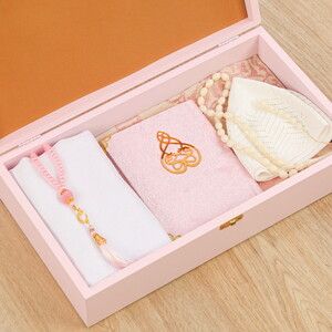  Lüks Ahşap Kutulu Seccade Seti -Pembe(37*20*8 cm,1.725 gr)