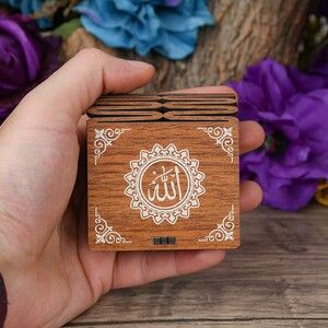  Mini Ahşap Kutu & Mini Kur'an-ı Kerim Kırmızı (8x7cm)