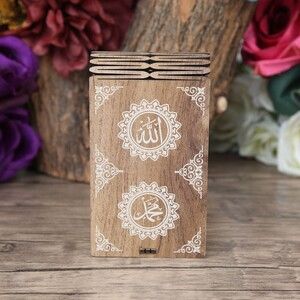  Mini Ahşap Kutuda Mini Kur'an-ı Kerim & Beyaz Kristal Tesbih (13x7cm)