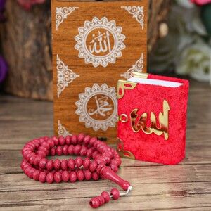  Mini Ahşap Kutuda Mini Kur'an-ı Kerim & Kırmızı Kristal Tesbih (13x7cm)