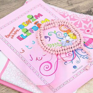  Nakışlı İsme özel Çocuk Seccadesi ve Eğitici Kitabı Namaz Seti  -Seccade Ölçü Pembe 45x82 cm - Tesbih