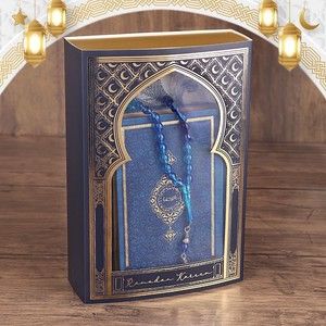 Ramazan Hediye Paketi  Çanta Boy Kur\'an-ı Kerim, Tafta Seccade,33 lü Erkek Tesbih (17*25*6 cm 720 gr)-Lacivert
