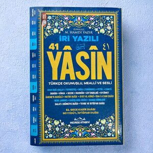 Yasin-i Şerif Sesli İri Büyük Yazılı Türkçe Okunuşlu Ve Mealli Karton Kapak Mavi (Orta Boy 16x24 cm 192 Sayfa)