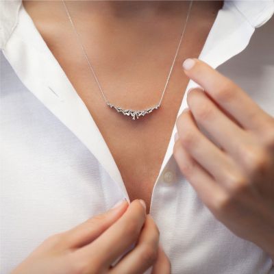  Baget Pırlantalı Yay Kolye