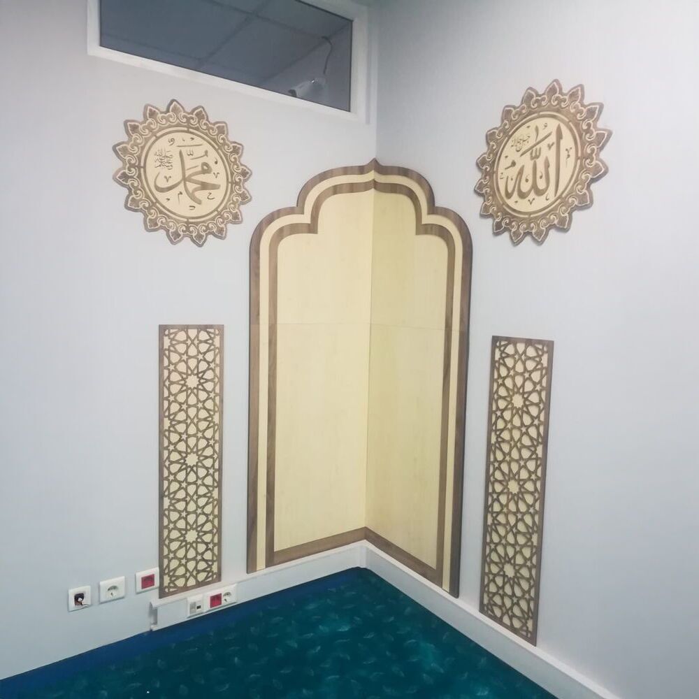  Mescit ve Evler için Portatif Mihrab Mihrabın (orta kısmı 120cm x 175cm Yan parçalar 25cm x 100cm)