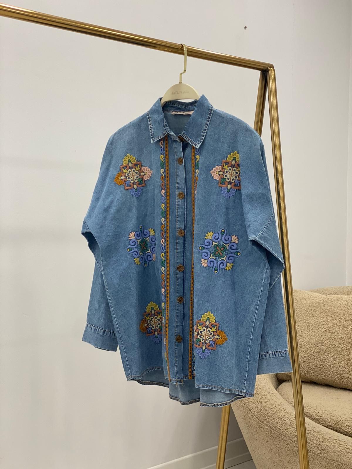 HatunAtila Oversize Nakış Detaylı Kot Gömlek